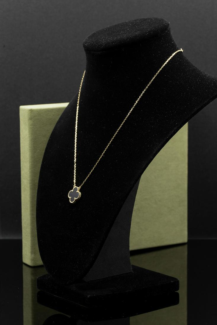 Van Cleef & Arpels Alhambra necklace 1 motif 18K Onyx (1 of 3)