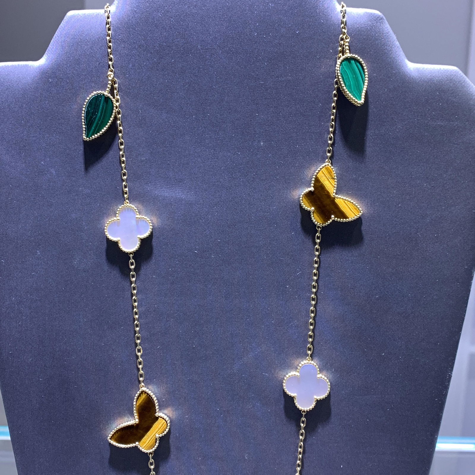 Van Cleef Arpels 18k Yellow Gold Lucky Alhambra 12 Moti (1 of 7)