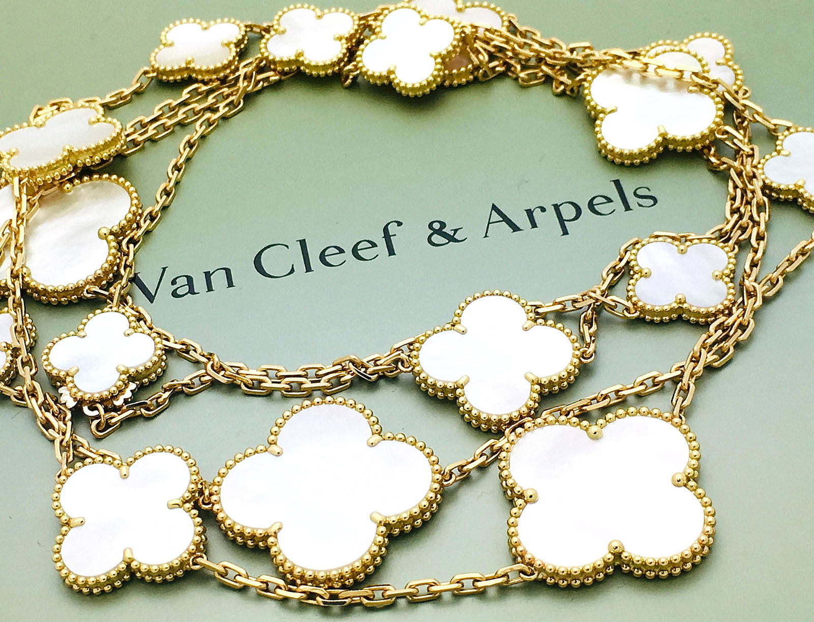 Van Cleef & Arpels Magic Alhambra 18k Mother-of Pearl (1 of 9)