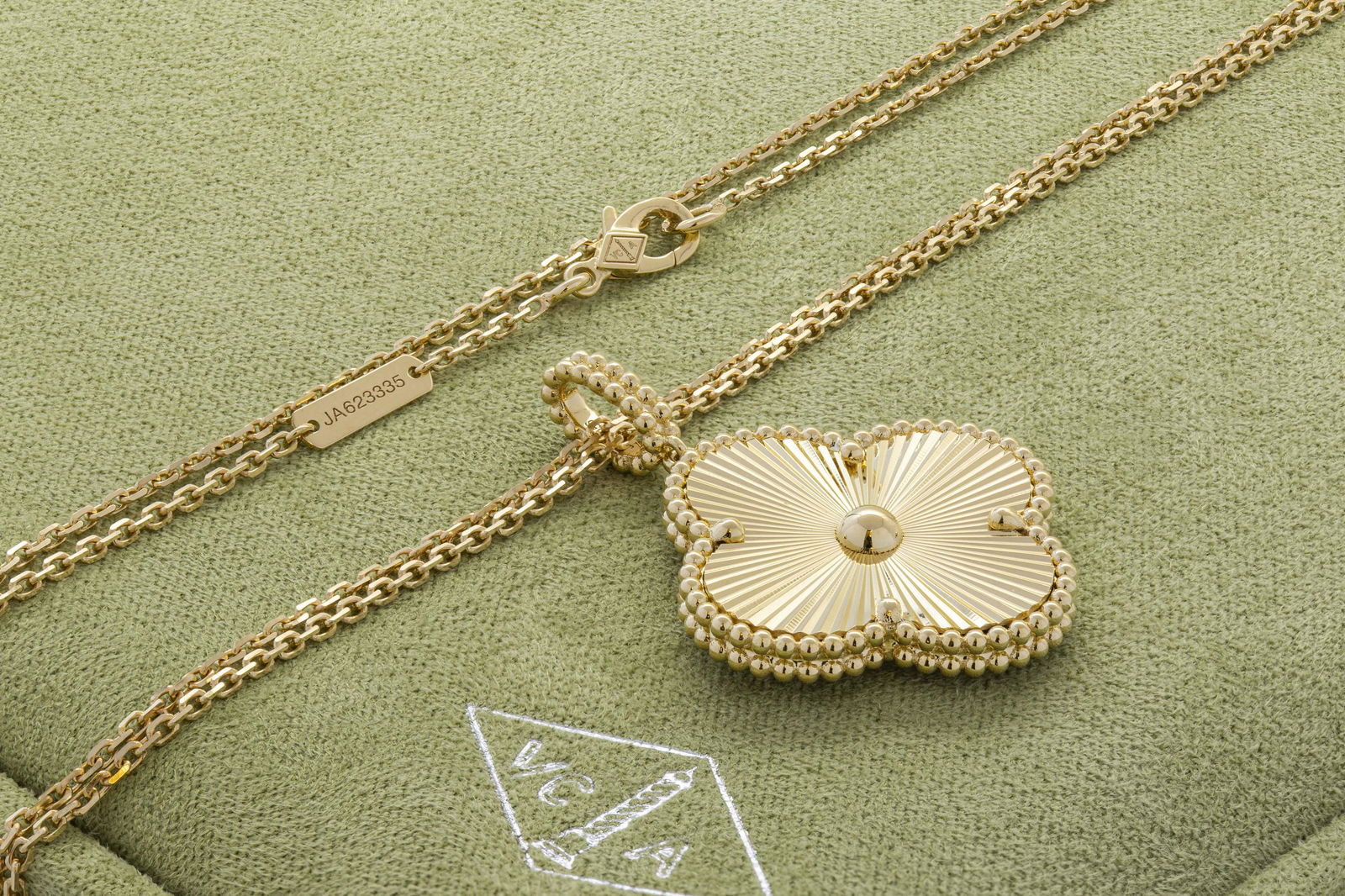 Magic alhambra long necklace price deals