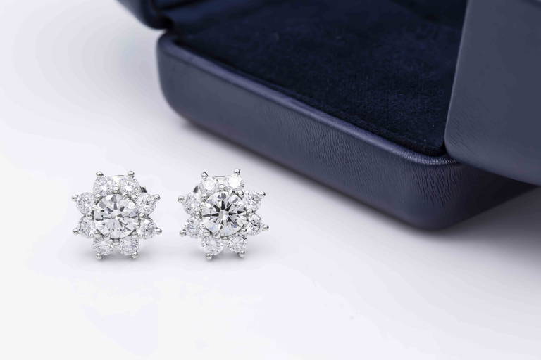Harry Winston Platinum Diamond Stud Earrings Nov 09, 2021 Authentic