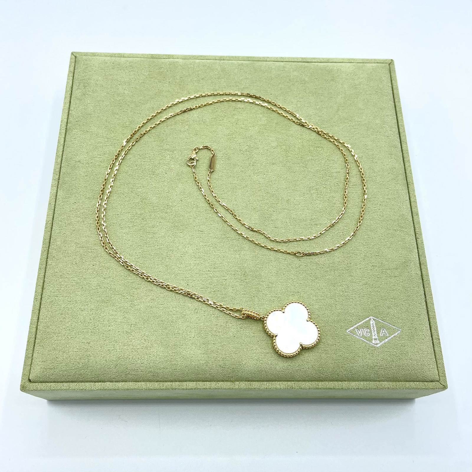 Van Cleef &  Arpels  25mm Alhambra  Pearl Pendant (1 of 7)