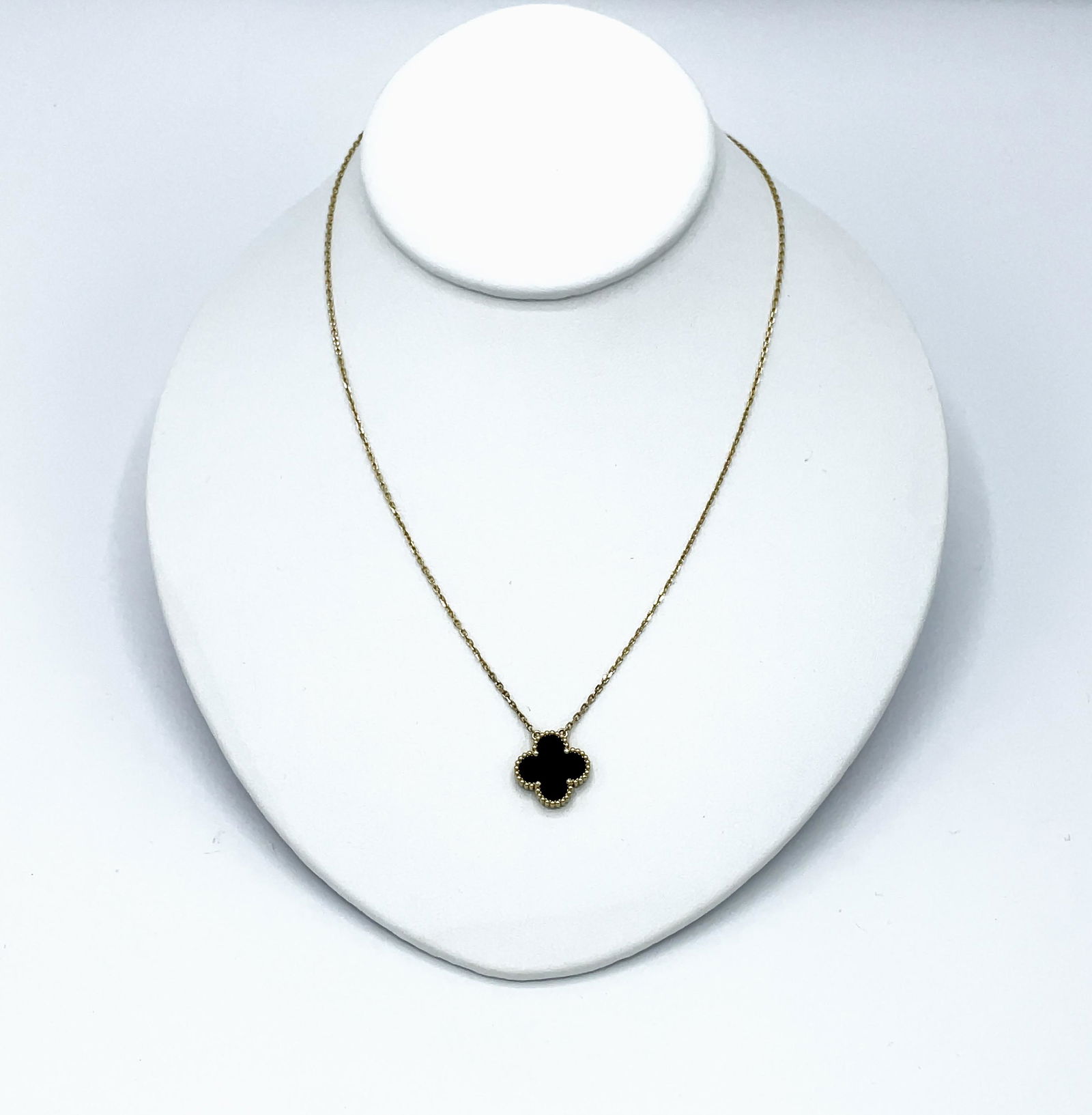 Van Cleef & Arpels 18K Onyx Alhambra 1 motif Pendant (1 of 4)