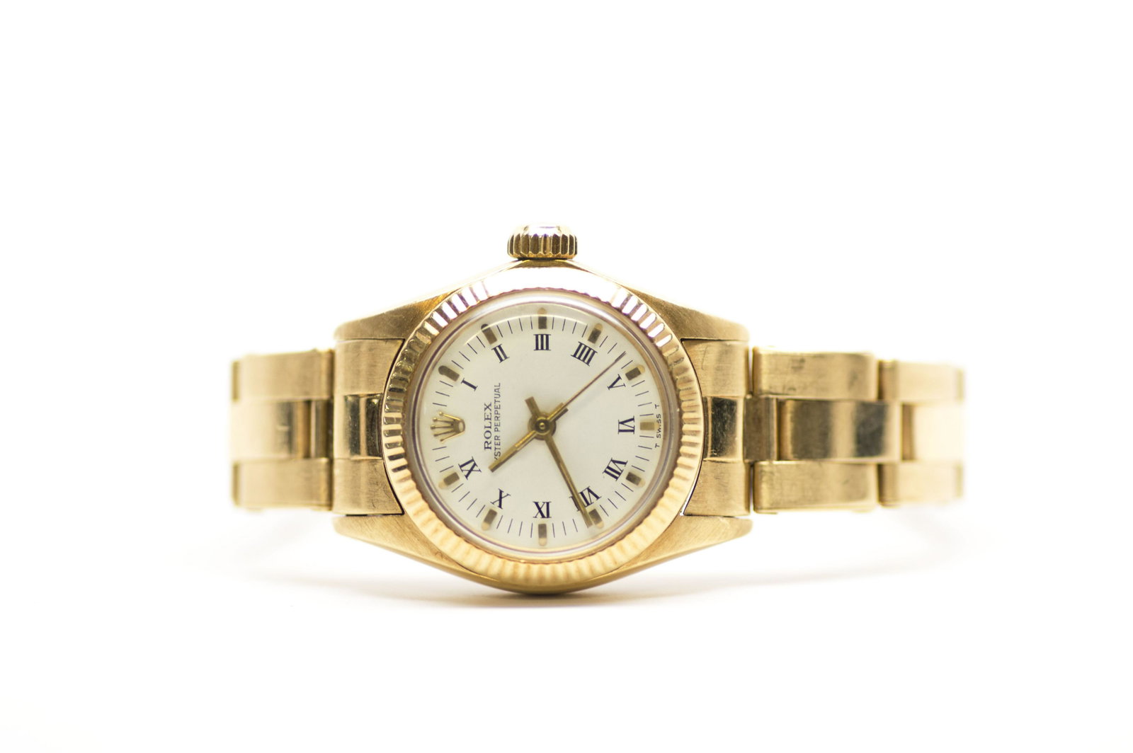 18 KT Gold Rolex vintage Oyster Perpetual 6719: 1979/80 Rolex Oyster Perpetual Automatic Champagne Dial 6719. Yellow Gold case with a Yellow Gold Bracelet. Champagne dial with Gold-tone hands and index hour markers. Minute markers around the outer 