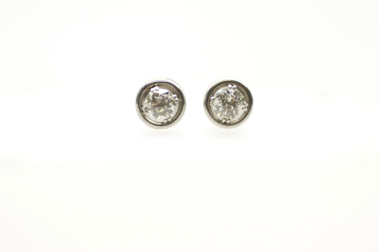 Platinum and Diamonds studs Earrings TW 1.3 CT (1 of 2)