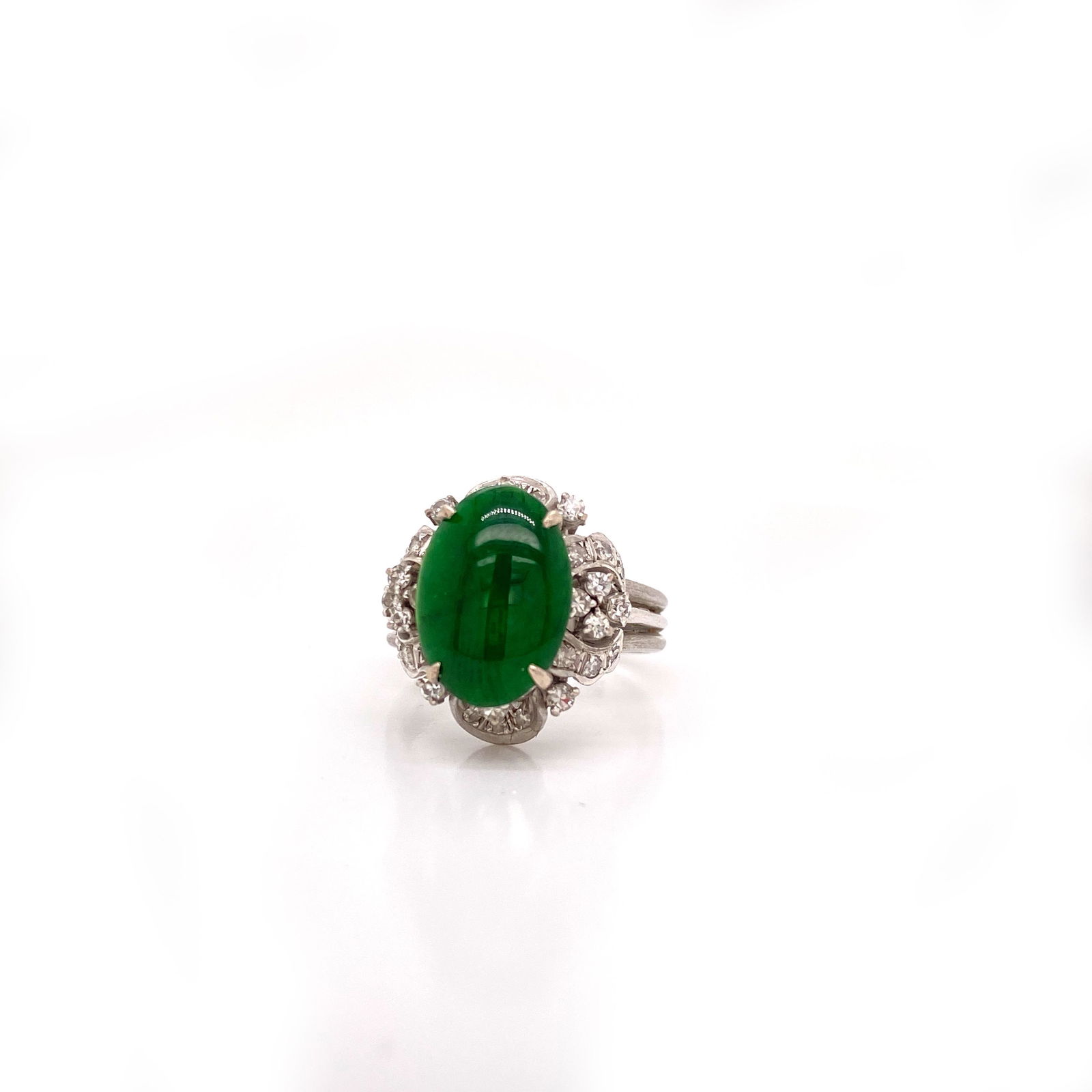 Natural imperial green color Jade jadeita Ring. GIA: Platinum Ringwith natural jade jadeita set on a 1950Â´s Ringsurrounded by 31 small single cuts Diamonds TW Approx. 0.62 CT. Color: G. Clarity: VS1. Ring size: 5.5. Weight: 5.53g.