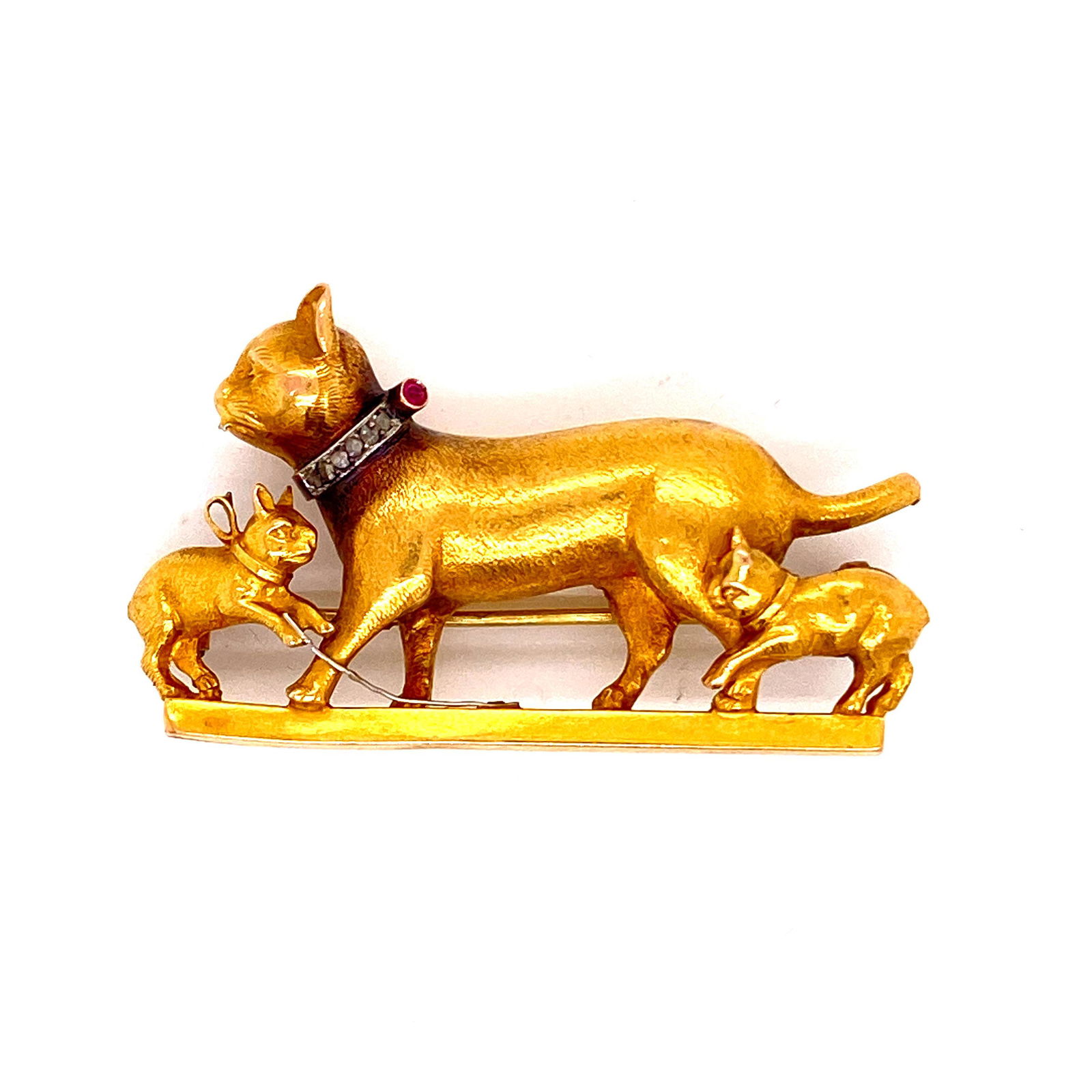 18k Gold Art Nouveau Playing Cats Brooch (1 of 2)
