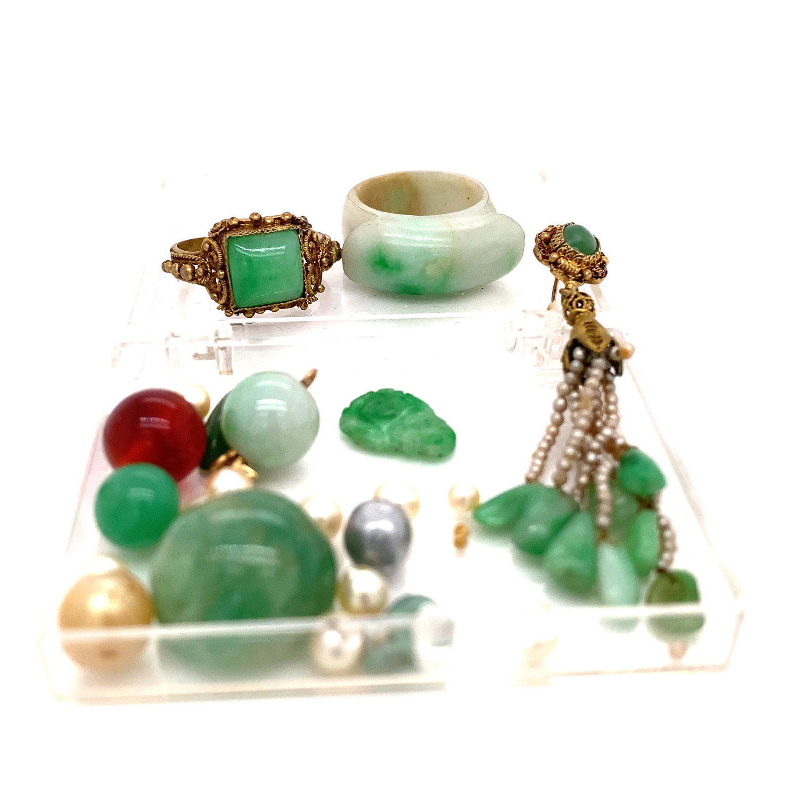 Box of Jade, Pearl, and Carnelian Beads: Box of Jade, Pearl, and Carnelian Beads