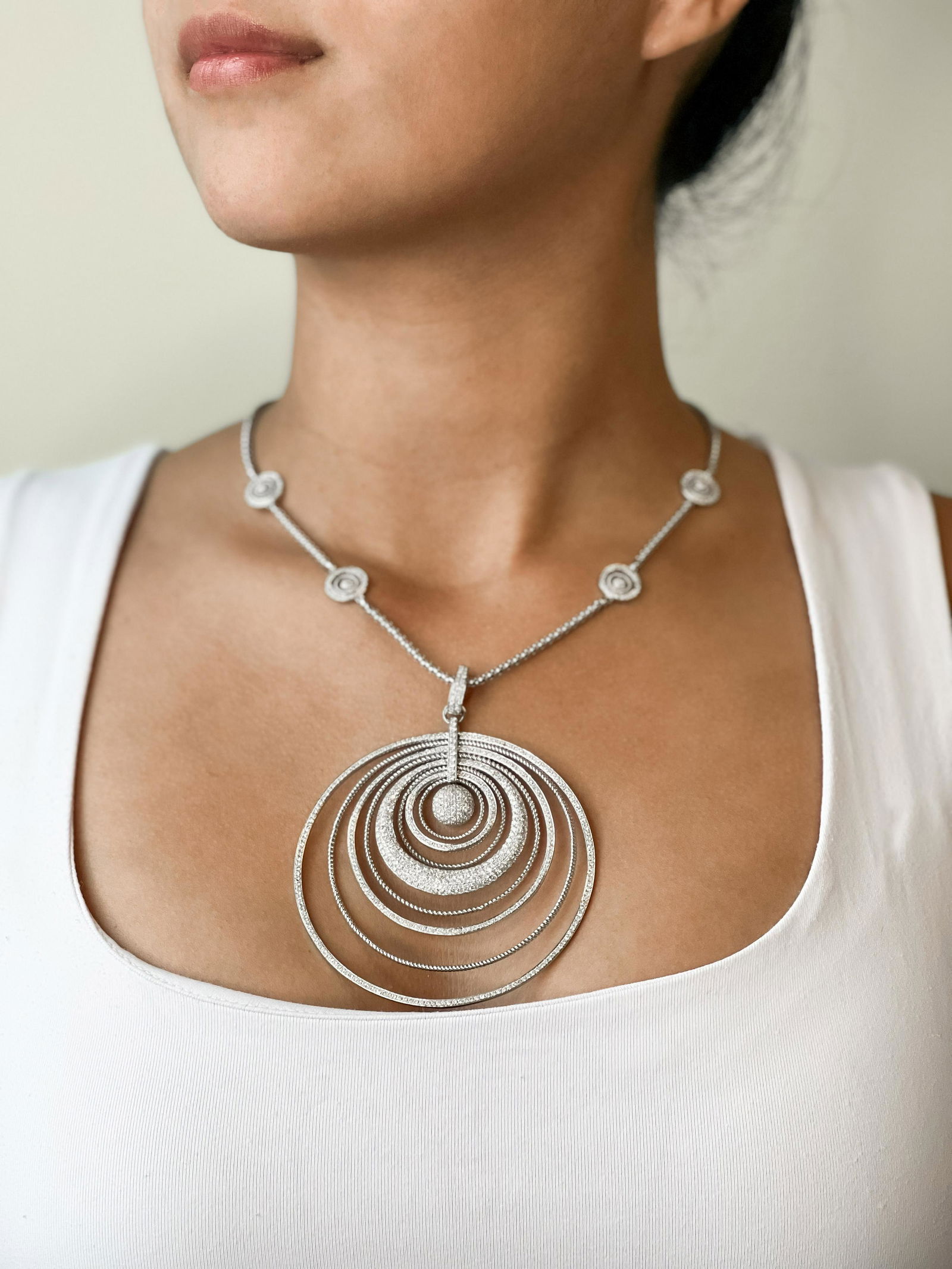 18k Round Diamond Detachable Pendant (1 of 2)