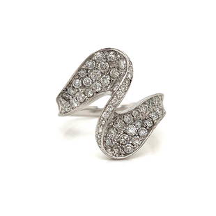 14k Diamond Wavy Ring : 14k White Gold 6.6g Diamond Approx. 1.28ct Wavy Ring Size 7 Measurements 0.78”x0.84”