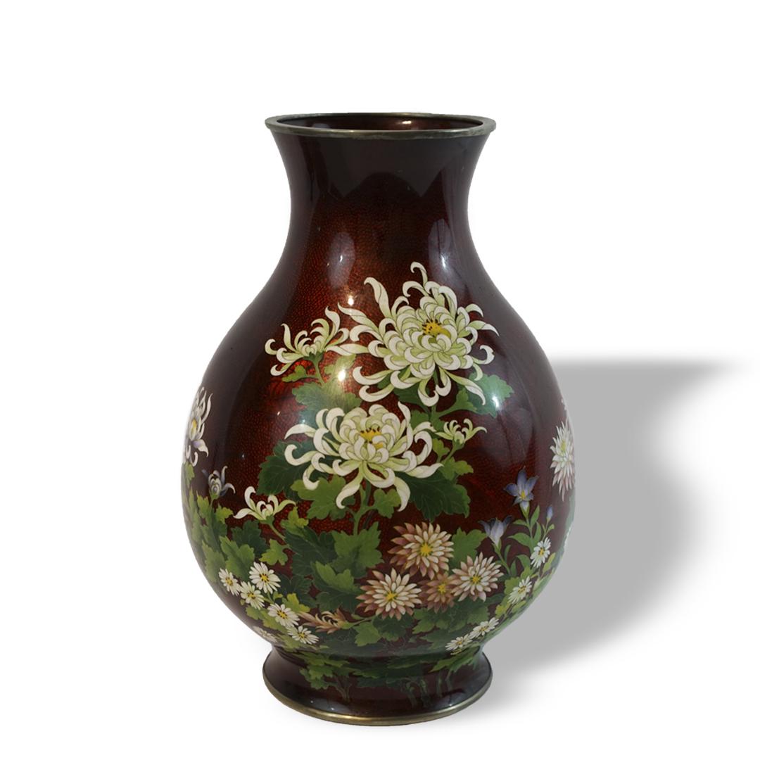 A fine Chinese early XX Century bronze enamel vase (1 of 3)