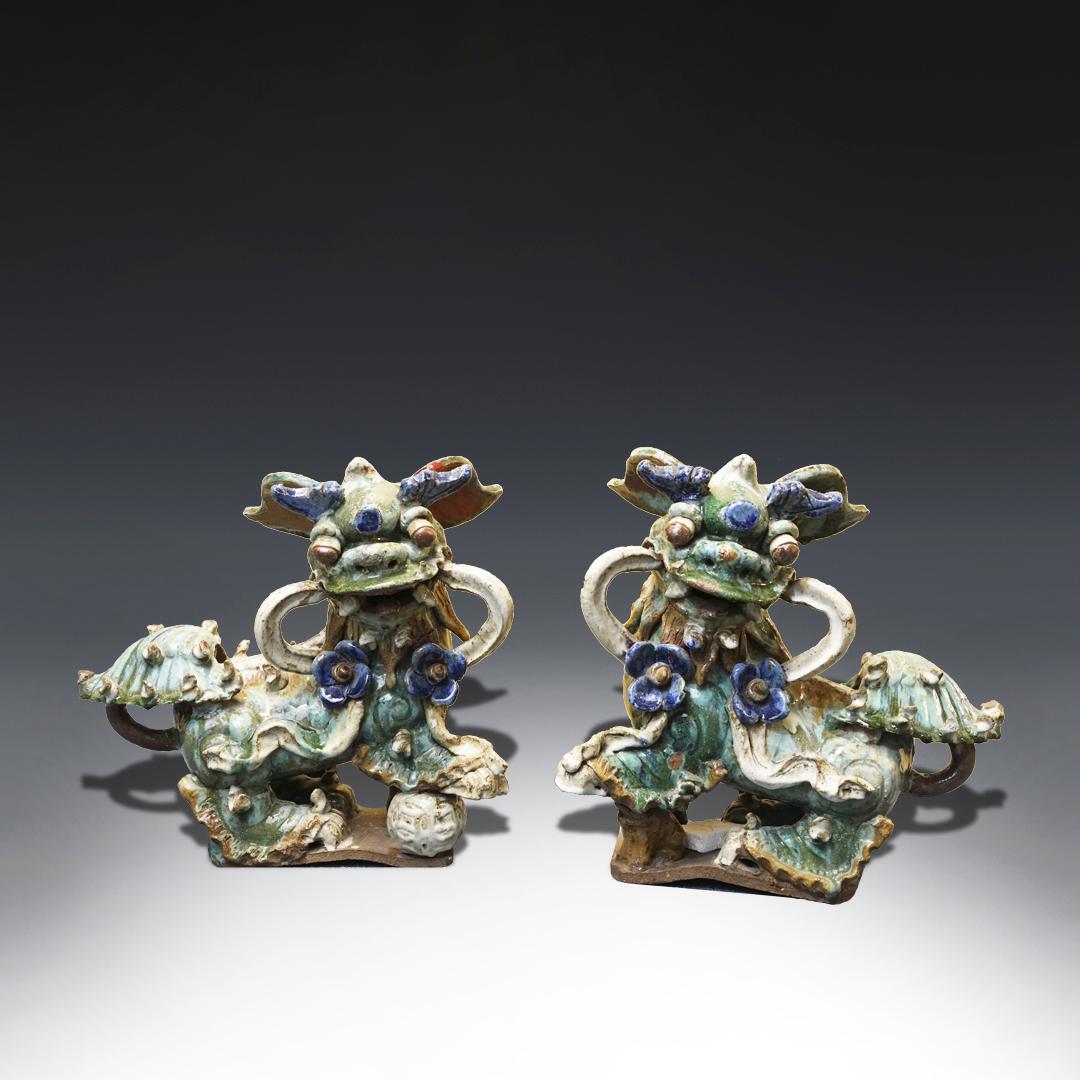 Pair of Antique Chinese foo Dogs. (1 of 2)