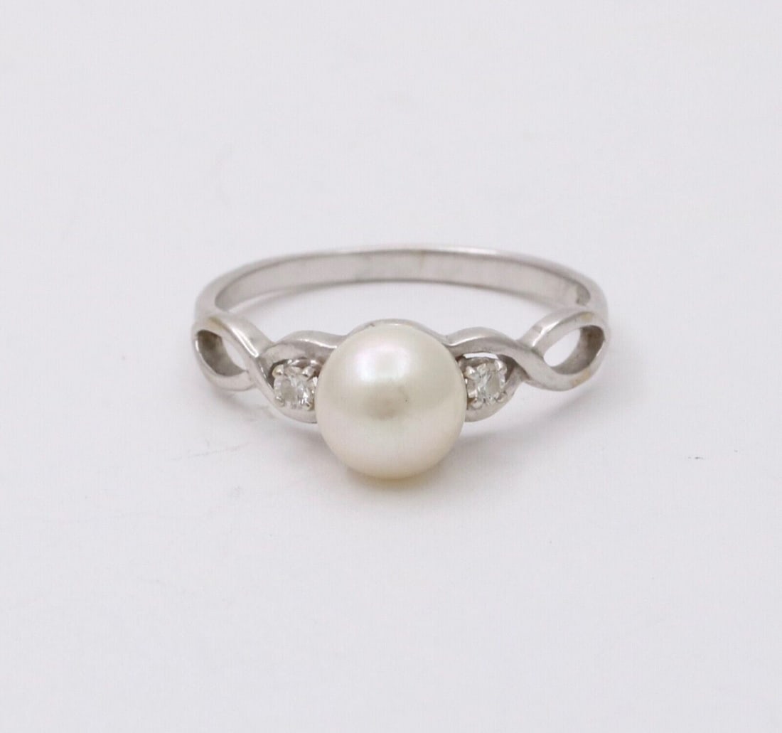 Vintage White Gold Pearl & Diamond Ring Band. (1 of 3)