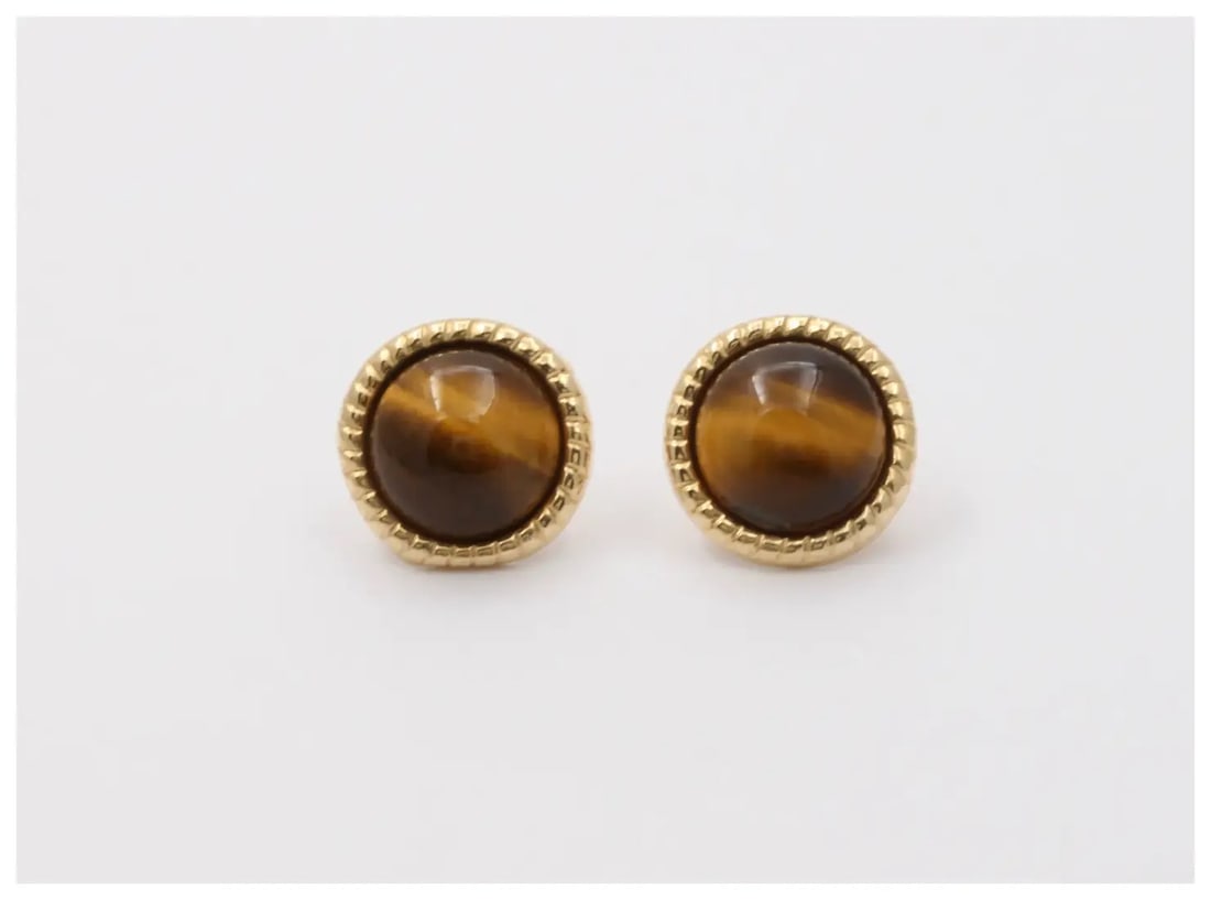 Vintage Tiger's Eye 14K Yellow Gold Earrings: Vintage Tiger's Eye 14K Yellow Gold Earrings Stone: Tiger's Eye ( 2 at approx. 2.5 carats) Metal: 14K Yellow Gold (acid tested for purity) Weight: 3.0 Grams Size: 16.2mm by 5.0mm Hallmarks: None Type:
