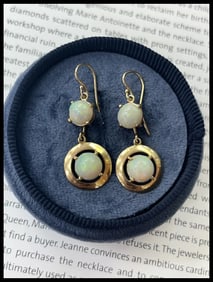 Vintage 14K Yellow Gold Opal Dangling Earring