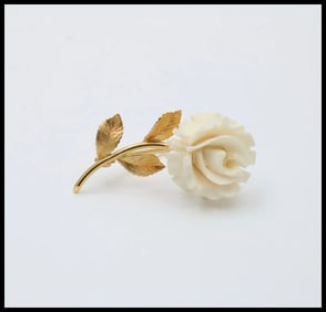 Vintage White Coral Flower 14K Yellow Gold Brooch Pin