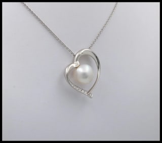Vintage South Sea Pearl Diamonds 18K White Gold Pendant and Chain