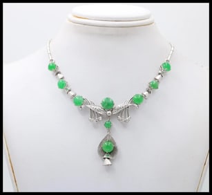 Vintage Decorative 14K White Gold Jade Teardrop Festoon Necklace