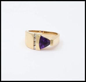 Mid-Century 14K Yellow Gold Geometric Siberian Triangle Amethyst Diamond Ring Band
