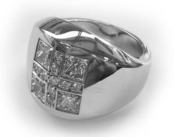 18K WHITE GOLD DIAMOND RING