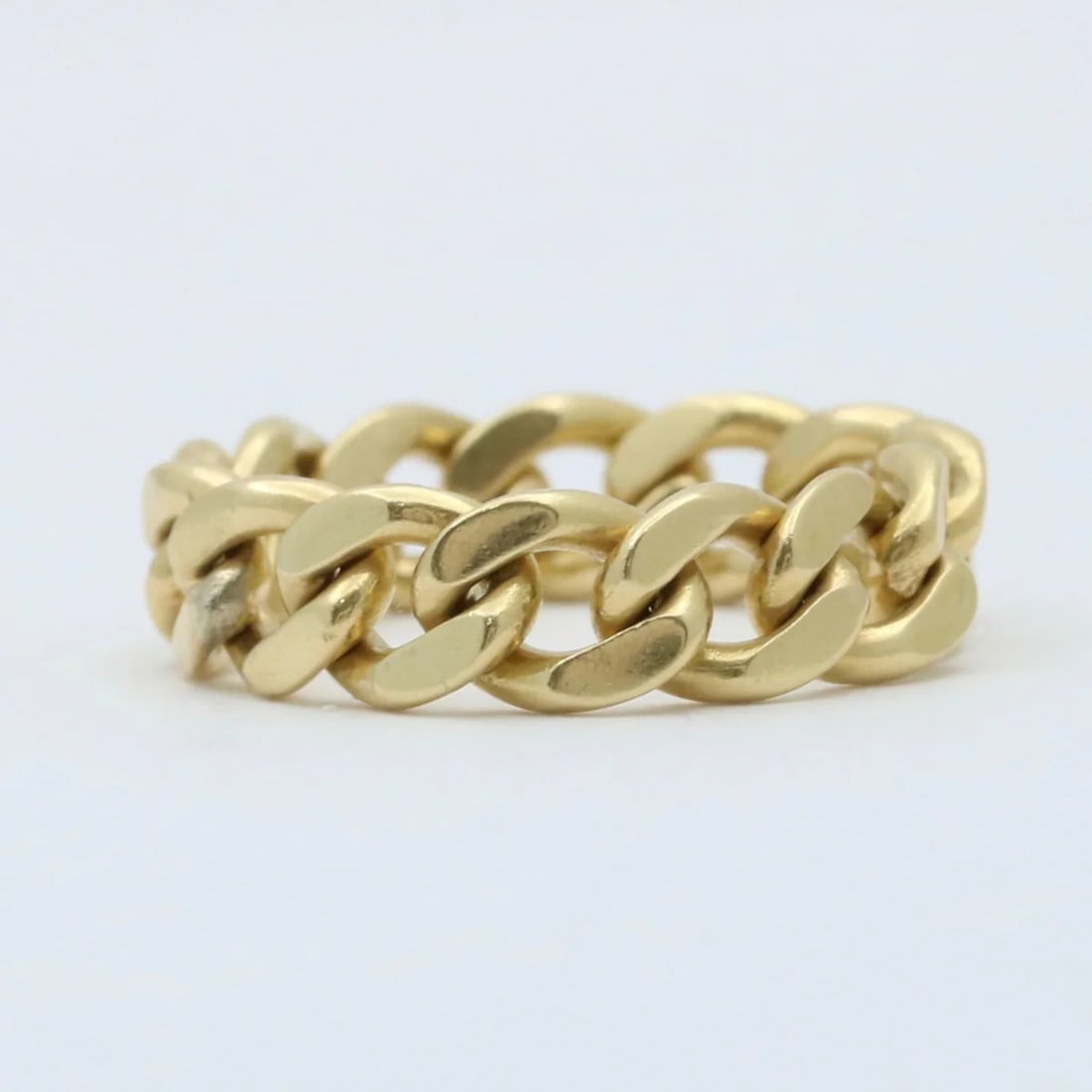 Vintage 18K Gold Curb Link Chain Ring, Size 6.5: Metal: 18K Yellow Gold Weight: 5 grams Ring Size: 6.5 (fits like a 6.25) Width: 5.1 mm wide Markings: None