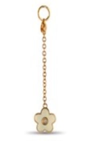 A cute little flower for your dear daughter. This Aaron Basha charm is crafted in 18K rose gold. It