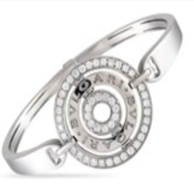 This Bvlgari Astrale Cerchi bracelet is a luxury piece with an iconic sense of style. At the center