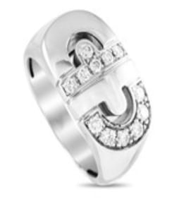 From the Parentesi collection launched in the 1980s, this stunning white gold ring is designed with