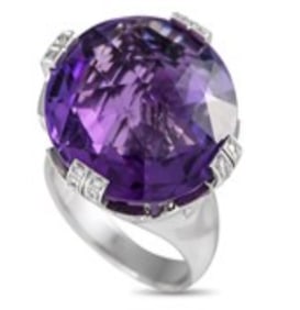 Your looking at a striking statement ring from Bvlgari's iconic Parentesi Collection. This piece is