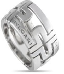 A striking, symmetrical design is the hallmark of this exquisite Bvlgari Parentesi ring. Crafted