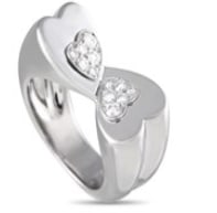 A modern band in polished white gold fitted with a heart-shaped cluster of brilliant diamonds. This