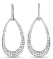 An opulent 18K Yellow Gold setting measuring 0.75 round sets the stage for a series of sparkling