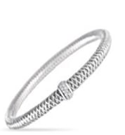 Perfect not just for a spring wardrobe refresh, the Primavera bracelet is a versatile accessory that