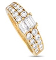 An irresistible addition to any jewelry collection. This yellow gold ring from Van Cleef & Arpels