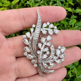 VAN CLIEF Platinum Diamond Brooch