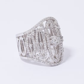 18K WHITE GOLD  DIAMOND RING