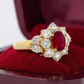 Modern 0.96 Ct Fine Ruby & Diamond 18K Yellow Gold Ring