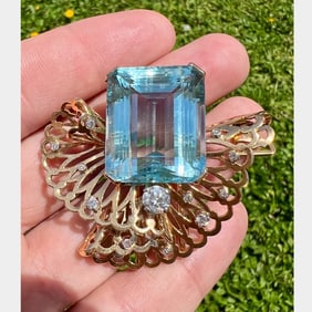 Retro 18K Yellow Gold 50.00 Ct. Aquamarine Brooch