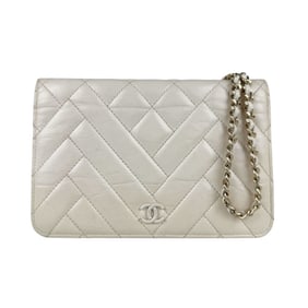 CHANEL Chain Wallet Leather White Women's z5106