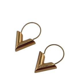 LOUIS VUITTON M61088 Essential V Earrings Gold Unisex