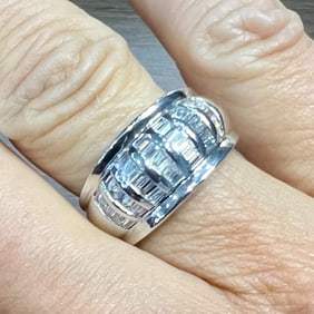 18K White Gold Diamond Ring
