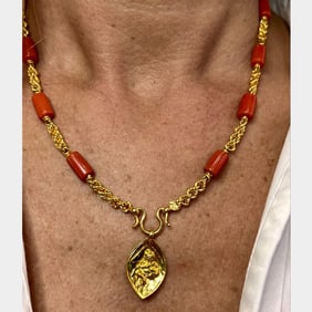 22K Yellow Gold Italian Coral Necklace