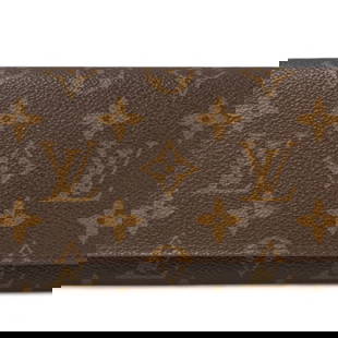 Louis Vuitton Wallet Men's Monogram LOUIS VUITTON Billfold Portefeuille Yen Bi-fold Japanese M61818: Category: SizeSize (HxWxD): 9cm x 17.8cm x 1.7cm / 3.54'' x 7'' x 0.66''Category: DesignType: Bill wallet (bi-fold)Color: MonogramGender: MenClosure: OpenMaterial: Monogram Inner Pocket: Card slot , B