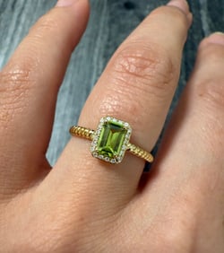 Vintage 14K Yellow Gold Peridot & Diamond Twist Ring