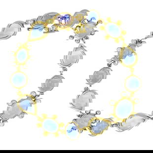 Temple St. Clair 18k Gold Moonstone Link Bracelet: Designer: Temple St. ClairMaterials: 18k GoldGemstone: MoonstoneWeight: 25 GramsMeasurements: 6 3/4"Hallmarks: 750This bracelet is made of 18k yellow gold and moonstones. The cabochon moonstones are O