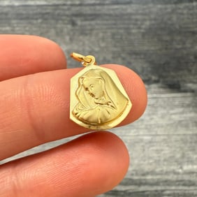 Vintage 18K Gold Virgin Mary Charm