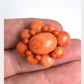 Retro 14K Yellow Gold Coral Brooch