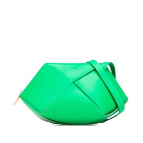Bottega Veneta The Pouch Intrecciato Shoulder Bag in Green Leather for Women