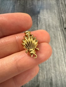 Vintage 18K Gold Sea Shell Clasp