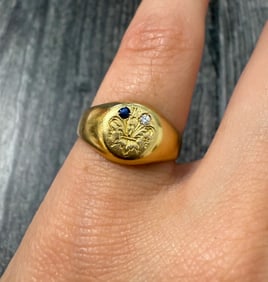Vintage Fleur de Lis 18K Gold Signet Ring with Diamond & Sapphire